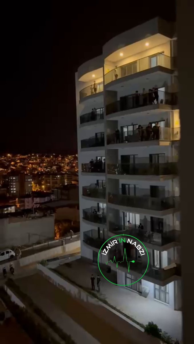 İzmir Karabağlar KYK Yurdu'nda Su Kesintisi Protestosu: Öğrencilerden 