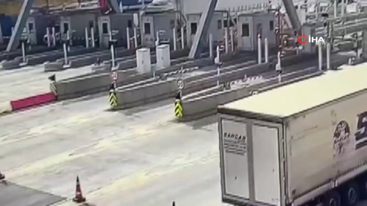 Kiralık Araçla Otoyol Gişelerine Çarpma: 1 Ölü