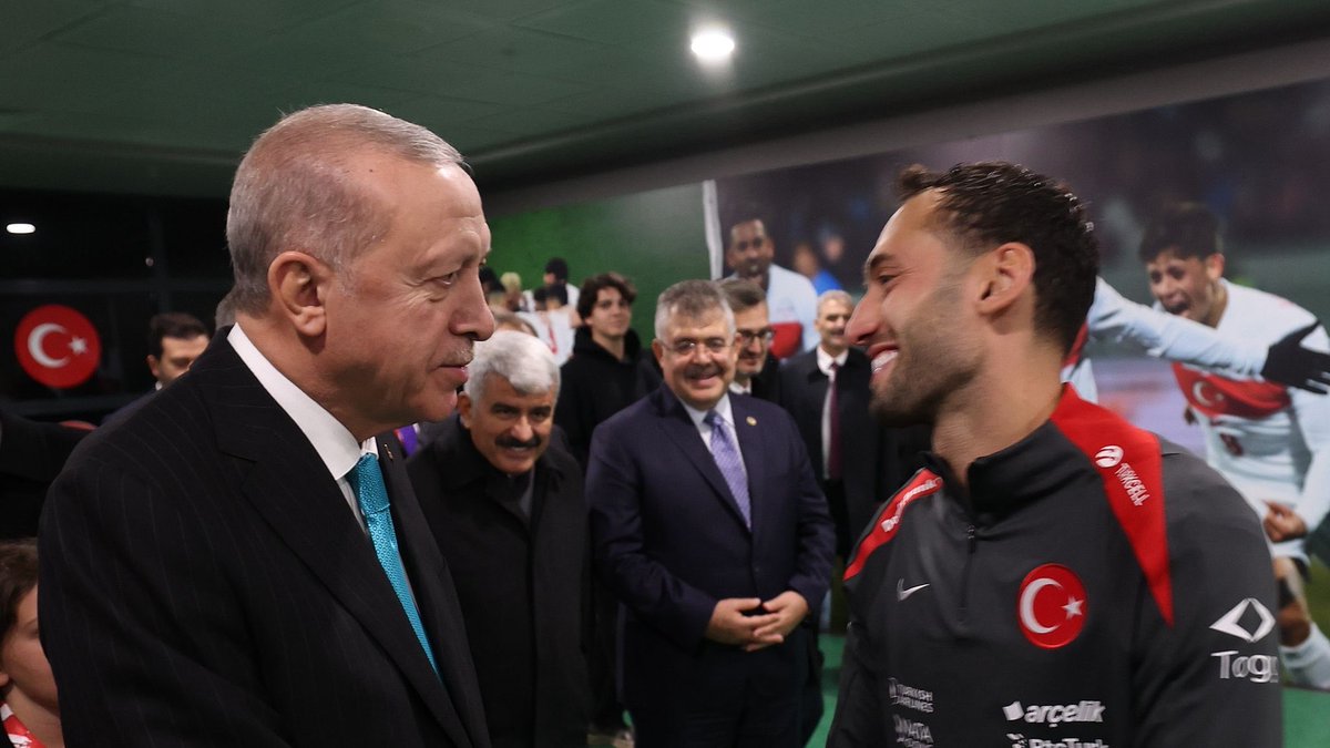 Cumhurbaşkanı Erdoğan, Milli Takım'ı Ziyaret Etti