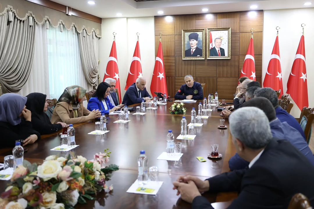 Diyarbakır Anneleri ile Terörsüz Türkiye Hedefinde Dayanışma