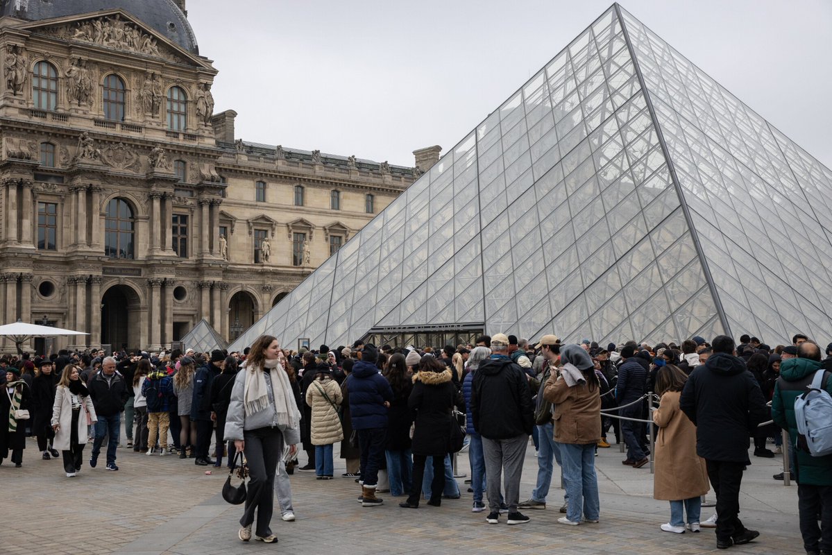 Louvre Müzesi Müdürü, 88 Milyon Euro Değerindeki Eserlerin Çalınmasının Ardından İstifa Etti