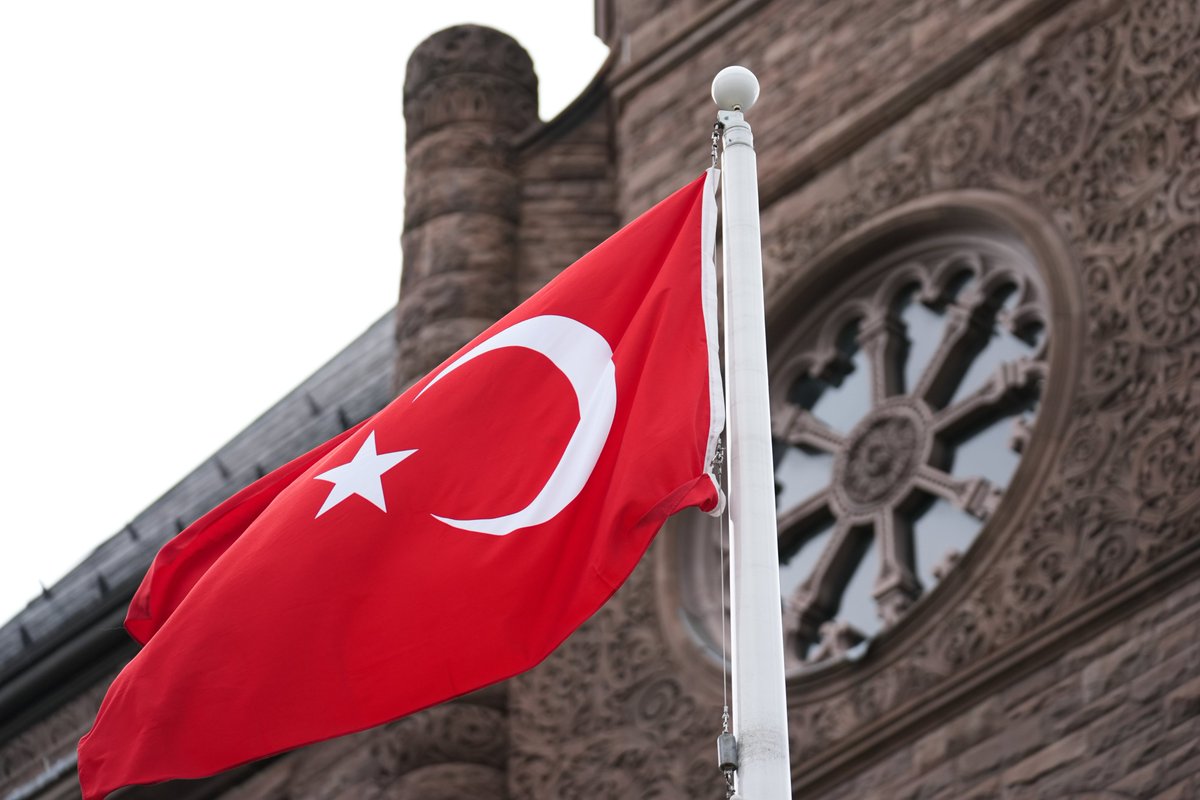 Toronto'da 29 Ekim Cumhuriyet Bayramı Coşkusu: Türk Bayrağı Göndere Çekildi